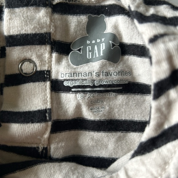 Baby gap navy and white striped long sleeve tee size 18-24 months - Picture 2 of 3